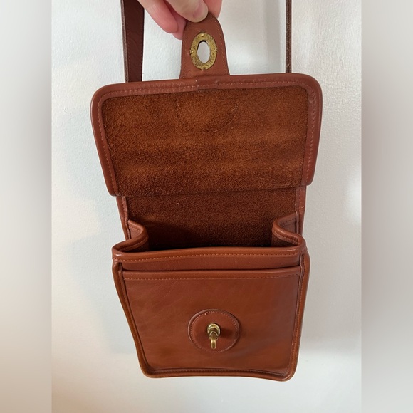 Vintage Coach 9930 British Tan Turnlock Crossbody Bag – USA Made - Picture 3 of 17